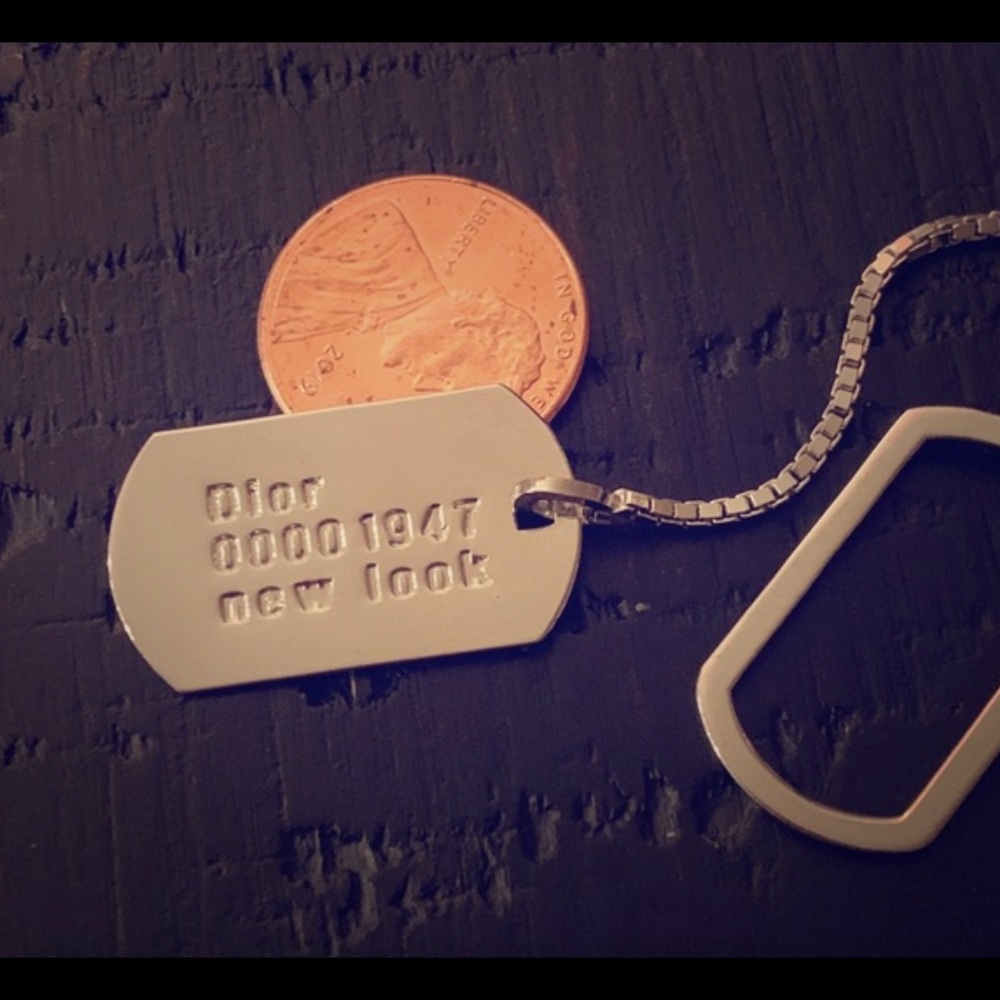 Dior dog tag necklace - Picture 7 of 8